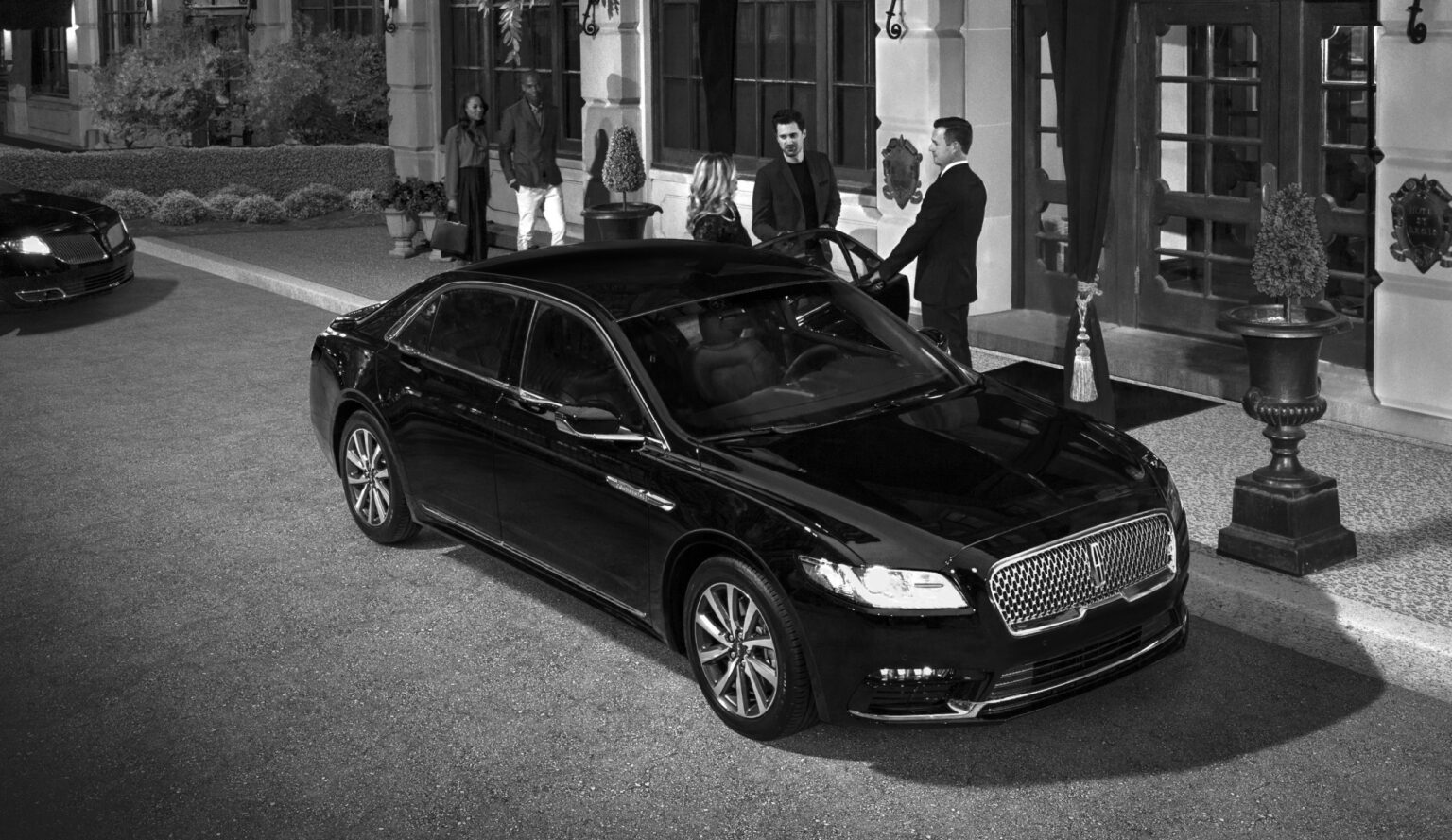 17_LNC_CTN_BLK-WHT-EXTERIOR-2-1536x889